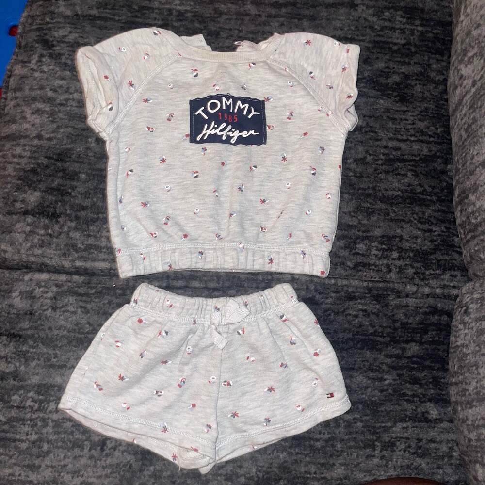 Tommy Hilfiger Toddler Girls 2-Piece Grey Logo Short Set Size 24M